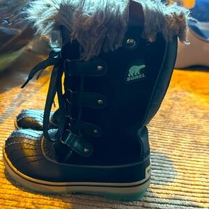 Girls Black Sorel Joan of Arctic Snow boots. size 2 worn once!